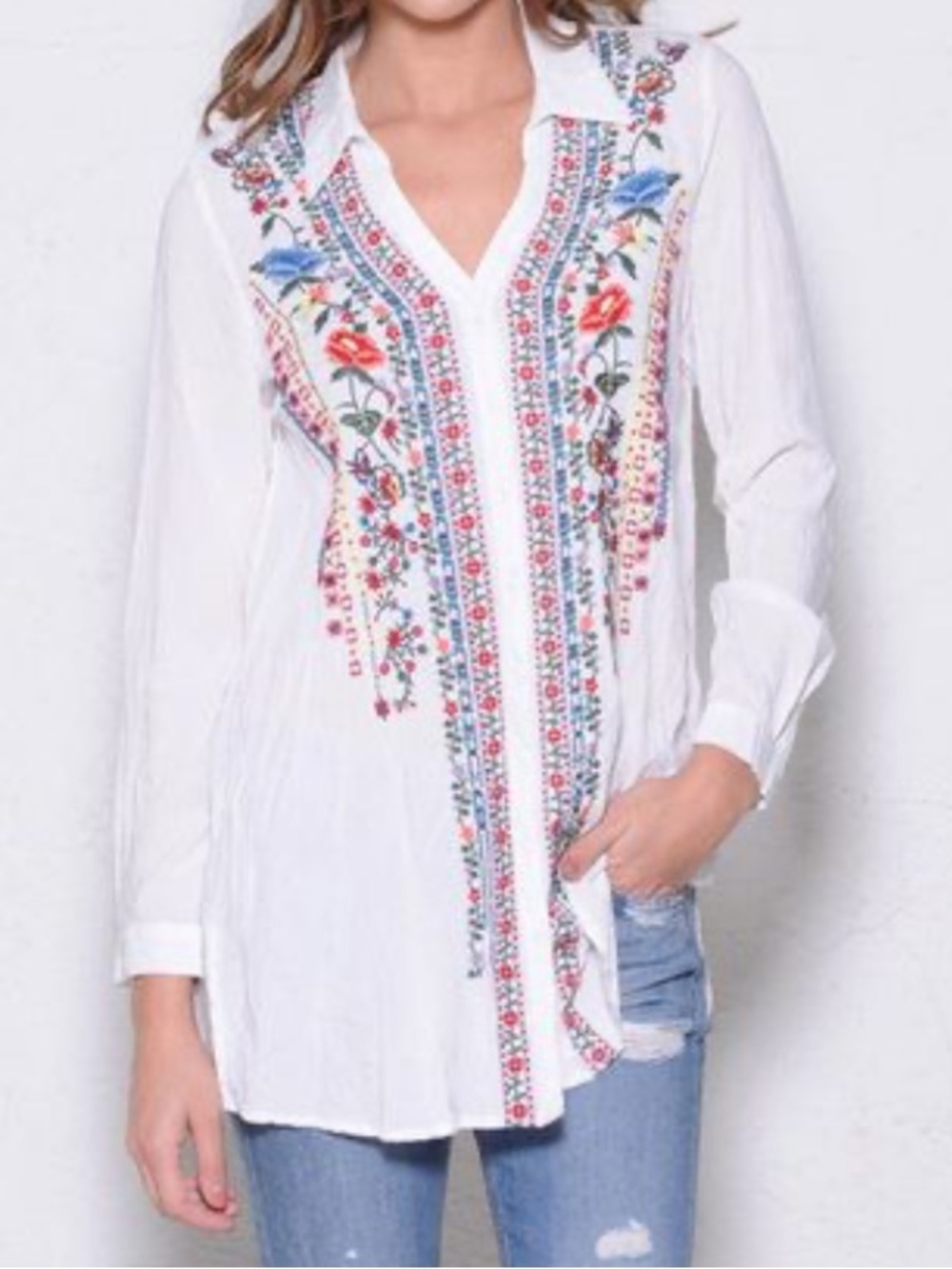 COMO No? By Biz White Floral embroidered Button Down Long Sleeve Top Size XL.